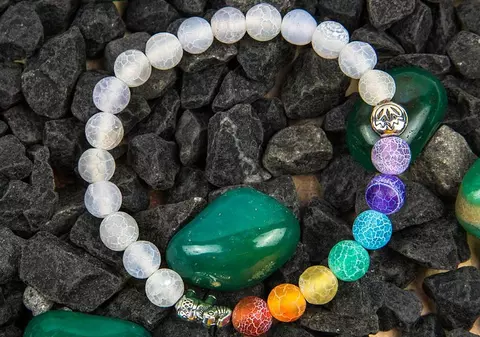 Vindecă-ți corpul și sufletul cu ajutorul unor brățări cu 7 chakre!