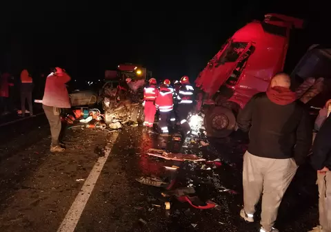 Filmul accidentului cu patru morți de la Cornea. Fiul de 14 ani al șoferului vinovat a fost scos după 2 ore de sub camion