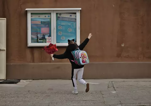 Elevii au început astăzi al doilea semestru. Care sunt scenariile în care vor funcționa școlile