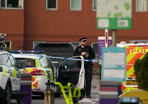 Explozia din fața spitalului din Liverpool, un act terorist. Un bărbat a urcat în taxi cu un dispozitiv exploziv improvizat