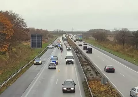 Un bărbat și-a lăsat soția înjunghiată pe autostradă, să o lovească mașinile, în Germania