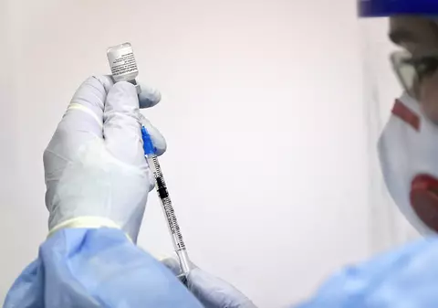 Peste 70.000 de persoane s-au vaccinat anti-COVID în ultimele 24 de ore. Câte sunt cu prima doză