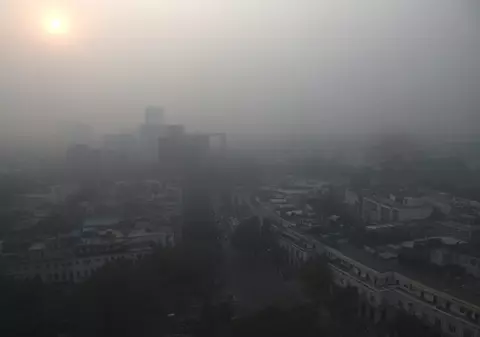 Măsuri de urgență în India în fața poluării alarmante. Capitala închide școlile și impune telemunca