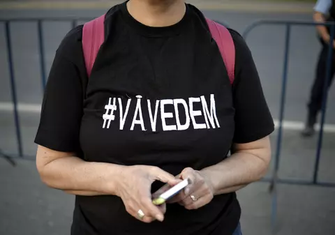 La un semn, deschideți calea! După doi ani de tăcere complice, „societatea civilă” a prins glas. Ca să ne spună ce?