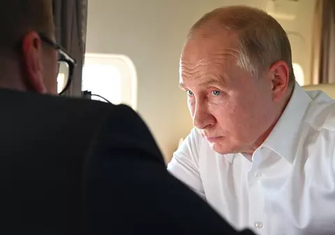 Interviu cu autorul cărții „Hai să vorbim despre Putin”: „Cred că a obosit, s-a săturat de job. E foarte plictisitor ca individ”