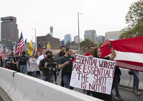 Ordinul lui Joe Biden referitor la vaccinarea obligatorie a angajaților, suspendat în instanță