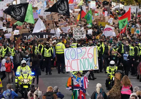 Protest uriaș la Glasgow. Zeci de mii de oameni cer măsuri concrete pentru combaterea schimbărilor climatice