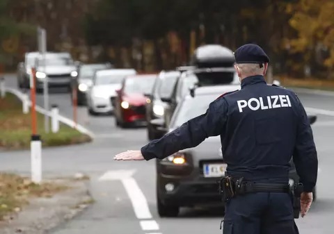 Interviu cu un fost medic român stabilit în Austria, prima țară care va impune vaccinarea anti-COVID obligatorie. „Să nu ajungem ca Bulgaria și România”