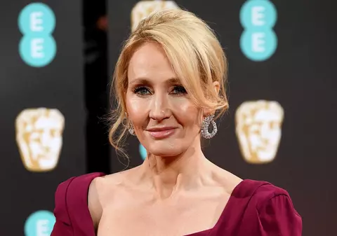 Scriitoarea J.K. Rowling, acuzată de transfobie, spune că a primit amenințări cu moartea