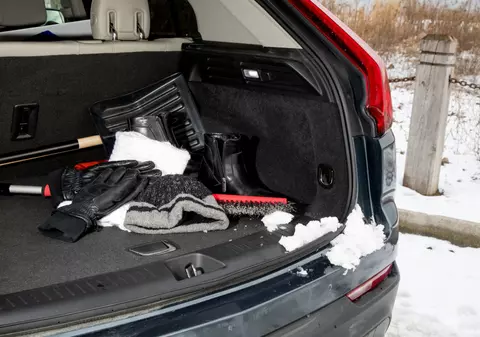 Ce lucruri nu trebuie să-ți lipsească din mașină pe timpul iernii