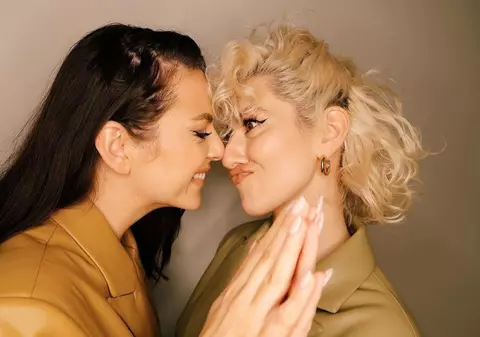 Lidia Buble, sărut pasional la „Asia Express”. Artista s-a certat cu sora ei, Estera: „Eu nu mă pup cu alți bărbați”