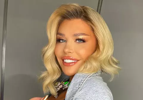 Loredana Groza surprinde din nou. Artista și-a expus bustul generos, după ce a declarat că nu are nicio operație estetică