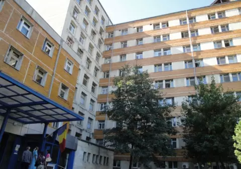 Medic din Botoșani, amendat după ce i-a prescris unei paciente COVID un antibiotic de care nu avea nevoie