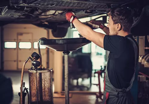 Ce salarii poți câștiga într-un service? Un electrician auto ia 4.500 de lei pe lună