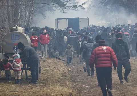 Ucraina mobilizează 8.500 de militari și polițiști la granița cu Belarus pe fondul crizei migranților