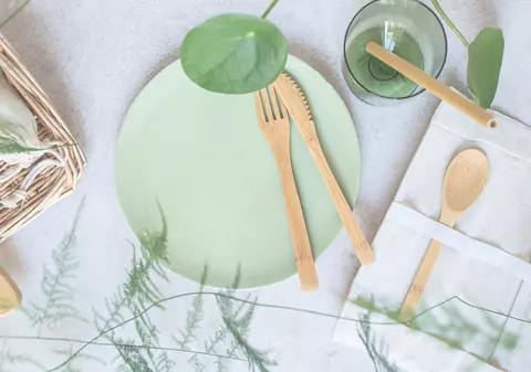 Tacâmuri Biodegradabile Pentru un Viitor Curat și Sustenabil