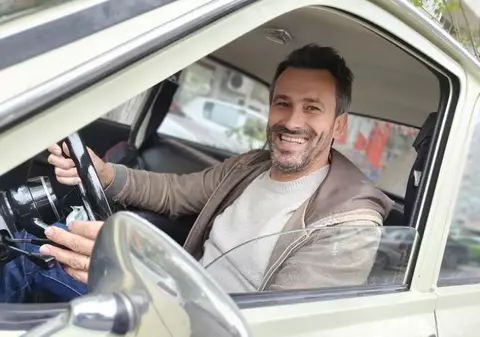 Chef Nicolai Tand conduce o Dacia 1300. Cum a fost surprins în centrul Bucureștiului, în trafic