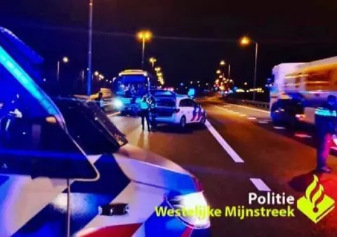 Șofer român de autocar arestat în Olanda, pericol de moarte pentru cei 51 de pasageri români
