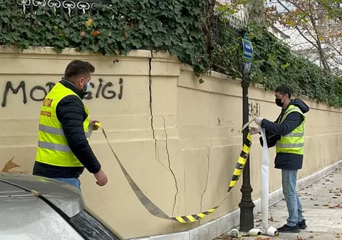 Palatul lui Gigi Becali din centrul Capitalei, vandalizat de ultraşi. Reacţia patronului FCSB: „Vreau să facă pușcărie!”