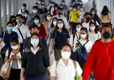 Când s-ar putea încheia pandemia de coronavirus. Experții întrevăd finalul crizei sanitare