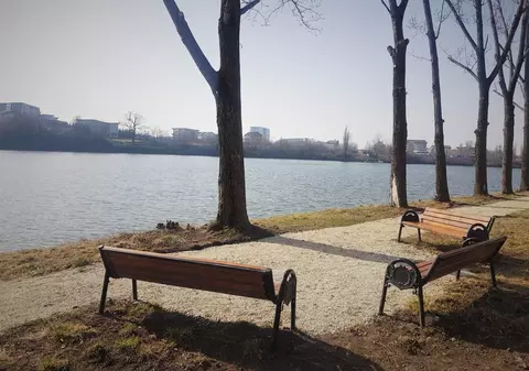 Promenadă Verde, cu piste de bicicliști și alei pentru pietoni, pe malurile lacurilor Străulești, Băneasa și Grivița din București