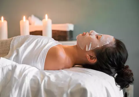 Reguli de urmat pentru hidratarea corectă a tenului