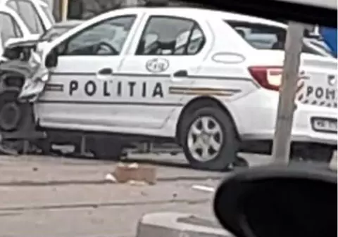 Un biciclist de 65 de ani, lovit de o mașină de poliție, în București. Bărbatul a ajuns la spital