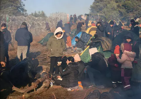 „Sponsorul este Putin”: Polonia acuză Kremlinul pentru criza migranților de la granița cu Belarusul