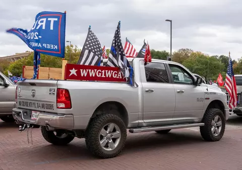 Conspirația QAnon care a adunat sute de susținători ai lui Donald Trump în Dallas. Ce așteptau