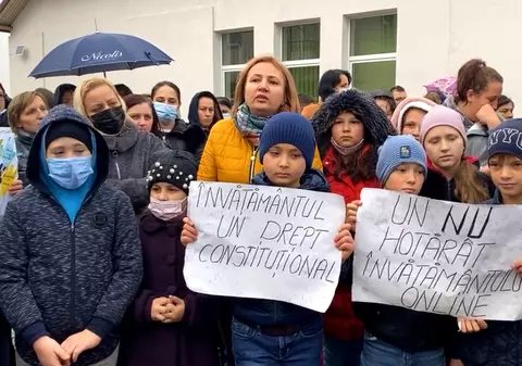 Protest la un liceu din județul Suceava, față de condiția vaccinării. „A fost prea în scurt. Nu suntem contra vaccinării”