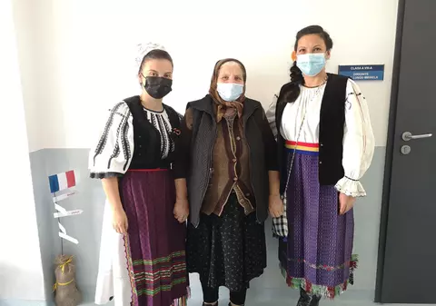 „Șezătoare pentru vaccinare” în comuna Ciugud din Alba. Cum au fost întâmpinați sătenii în centre