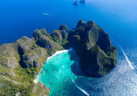 Thailanda redeschide faimoasa plajă Maya Bay, la mai bine de trei ani de când a fost închisă turiștilor