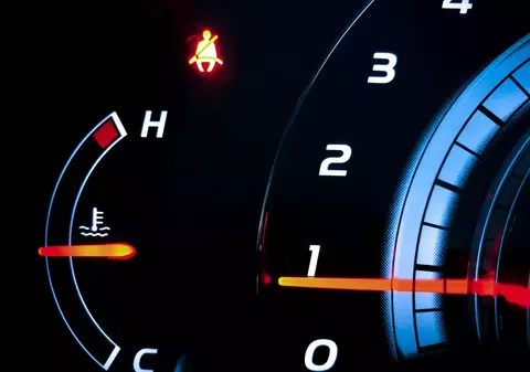 Temperatura motorului - tot ce trebuie să știe șoferii despre supraîncălzirea motorului