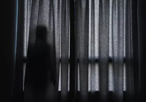 Povestea fetei de 15 ani pe care Protecția Copilului a lăsat-o să plece din centrul de plasament în casa unui traficant de minore