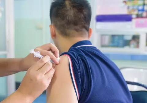 Pacienții cu HIV/SIDA, victime ale dezinformării privind vaccinul. „Inclusiv unii medici au transmis informații false”