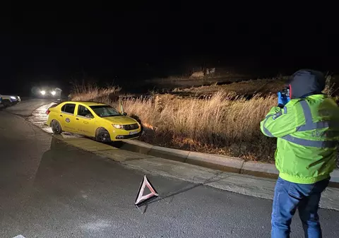 Urmărire cu focuri de armă în Botoșani, după ce un bărbat a bătut un taximetrist și i-a furat mașina