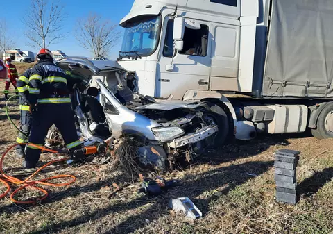 Un bebeluș de o lună, fratele lui de 3 ani și tatăl lor au murit într-un accident, la Filipești, în Bacău
