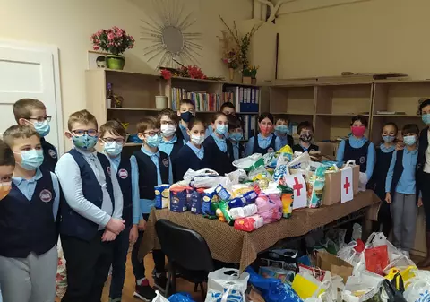 Lecția de Crăciun a unei învățătoare atipice pentru elevii ei: „Mi se spunea că nu o să reușesc în viață, pentru că nu am mamă și susținere”