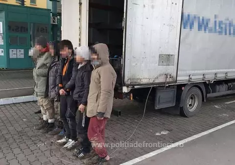 Un șofer turc de TIR a sunat la 112, după ce a auzit zgomote în remorcă. Ce au descoperit polițiștii arădeni