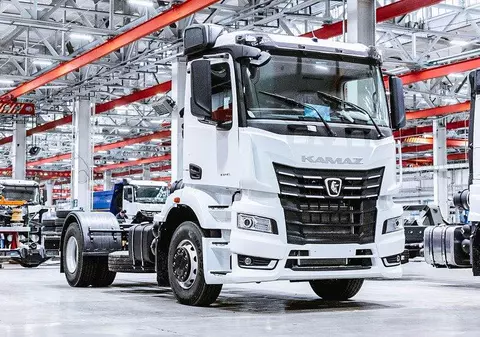 Cel mai mare producător de camioane din Rusia vrea să apeleze la deținuți, din lipsă de personal
