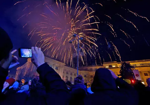 Petreceri de Revelion, anunțate în mai multe orașe din țară. Unde au loc acestea și ce reguli trebuie respectate