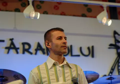 Ce-și dorește solistul trupei care cântă melodia „Țara te vrea prost” pentru 2022: „Oamenii să spună «Stop, așa nu merge!»“