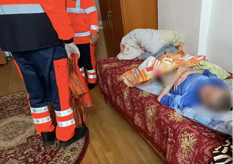 CAZ ȘOCANT. O tânără cu handicap grav dintr-un centru din Vâlcea, ținută jumătate de an cu piciorul rupt. Conducerea: „Nu este caz de urgență”