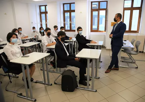 Precizările Ministerului Educației despre eliminarea unor materii din lista celor la care se vor susține olimpiade