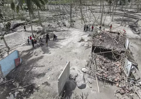 Crește bilanțul victimelor, după erupția vulcanului Semeru din Indonezia: 34 de morți, 22 de dispăruți. Căutările continuă