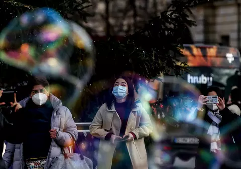 Record de cazuri noi de COVID în Germania. Peste 300.000 de persoane, depistate pozitiv