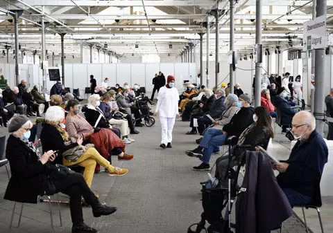 După o creștere alarmantă a cazurilor de COVID, experți din țările nordice avertizează că Omicron va deveni tulpina dominantă în doar câteva zile