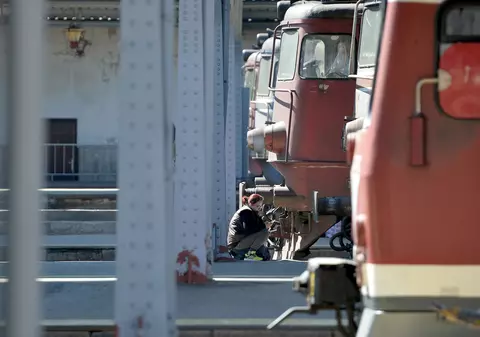 Angajații CFR, protest în fața Ministerului Transporturilor. Care sunt revendicările sindicaliștilor