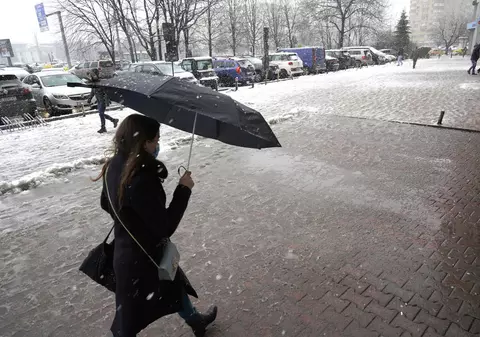 Cod portocaliu de ploi abundente pentru 7 județe. Cum va fi vremea până marți dimineață