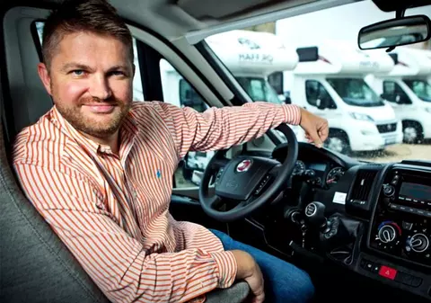 Un om de afaceri brașovean a dat în judecată Libertatea după ce a scris cum a păgubit zeci de români. „Nu ne-a dat niciun ban înapoi”